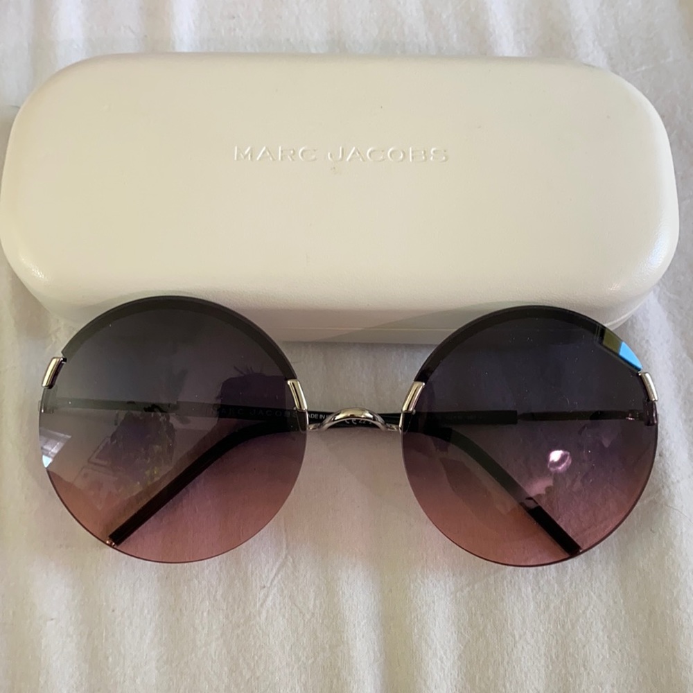 Women Marc Jacob’s sunglasses